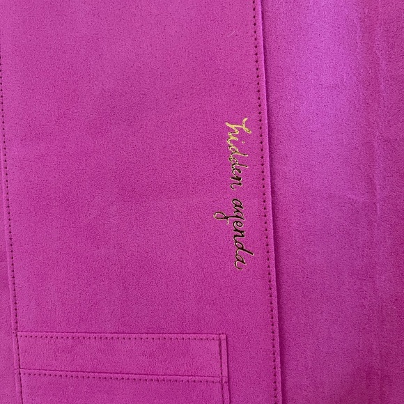 NWT. Lilly Pulitzer Gold Leatherette Agenda - Picture 6 of 7